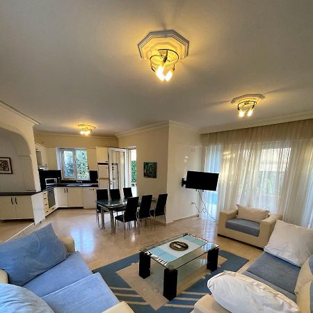 Excellent 3 Storey Villa With A Swimming Pool 贝莱克 外观 照片