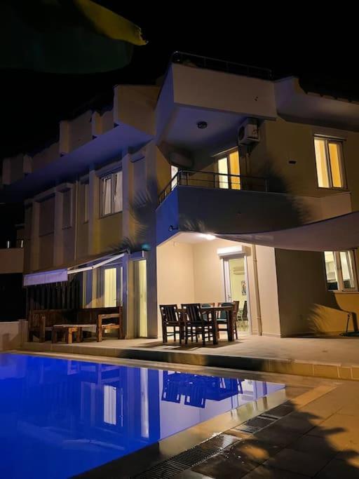 Excellent 3 Storey Villa With A Swimming Pool 贝莱克 外观 照片