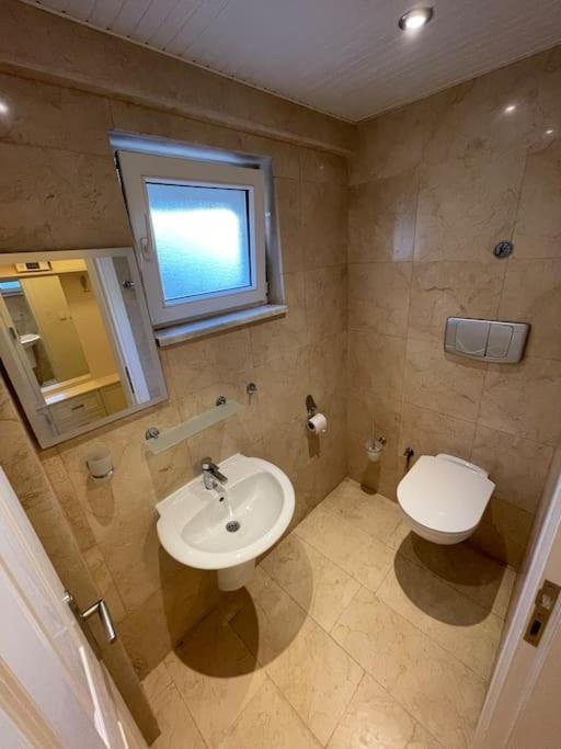 Excellent 3 Storey Villa With A Swimming Pool 贝莱克 外观 照片