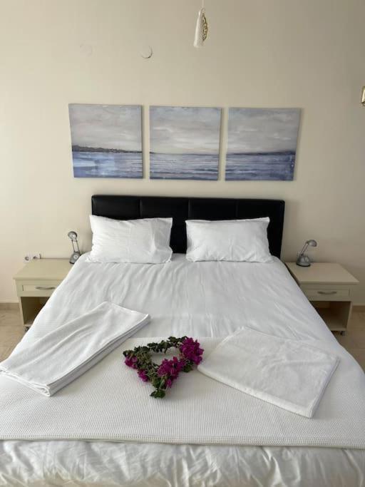 Excellent 3 Storey Villa With A Swimming Pool 贝莱克 外观 照片