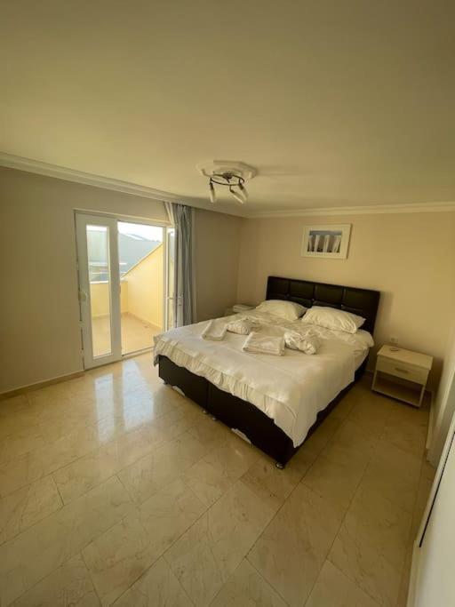 Excellent 3 Storey Villa With A Swimming Pool 贝莱克 外观 照片