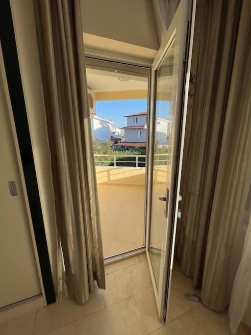Excellent 3 Storey Villa With A Swimming Pool 贝莱克 外观 照片