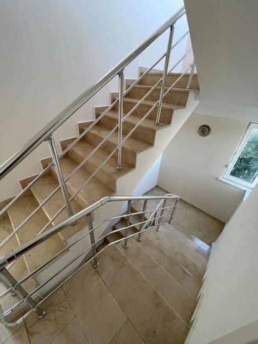 Excellent 3 Storey Villa With A Swimming Pool 贝莱克 外观 照片