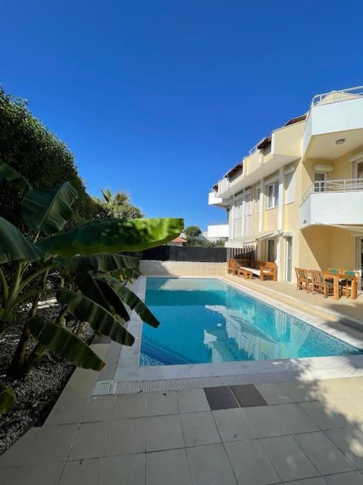 Excellent 3 Storey Villa With A Swimming Pool 贝莱克 外观 照片