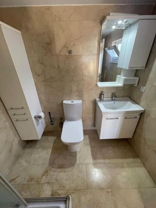 Excellent 3 Storey Villa With A Swimming Pool 贝莱克 外观 照片
