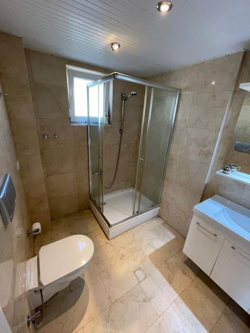 Excellent 3 Storey Villa With A Swimming Pool 贝莱克 外观 照片